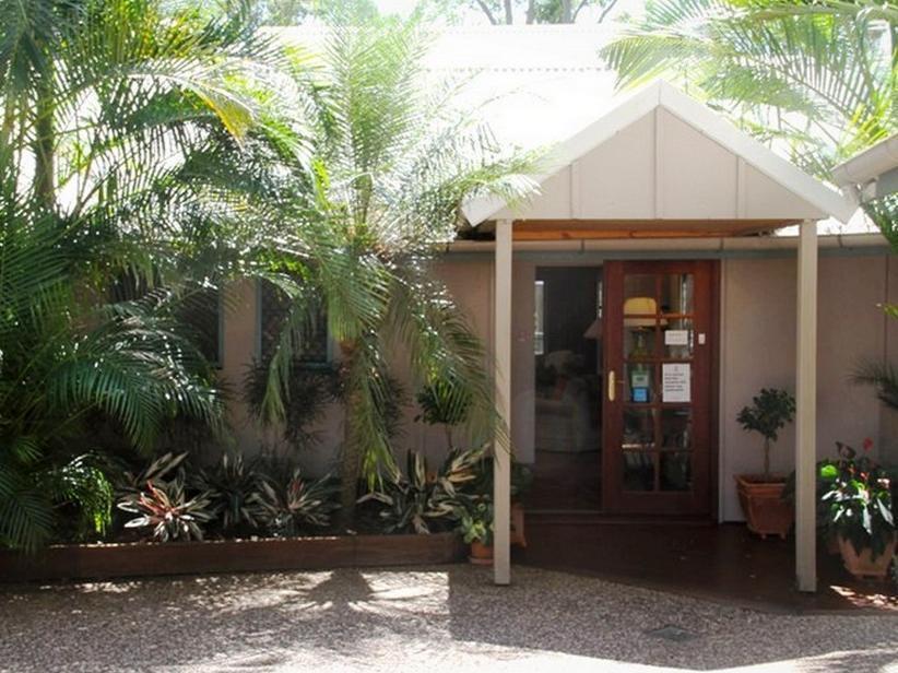 Arabella Guesthouse Alexandra Headland Exterior photo