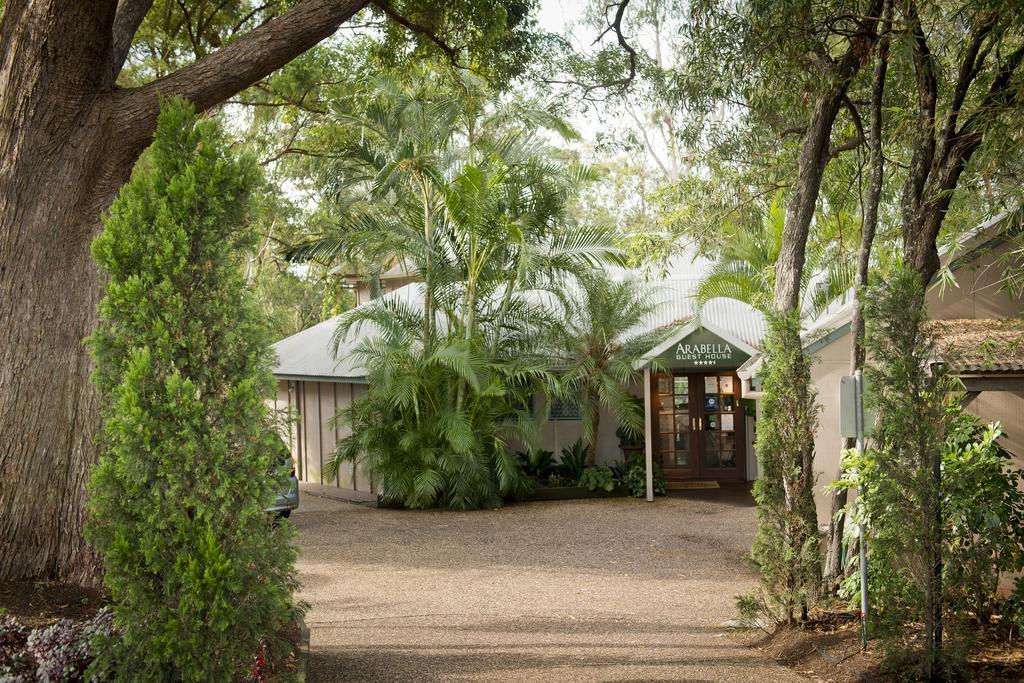 Arabella Guesthouse Alexandra Headland Exterior photo